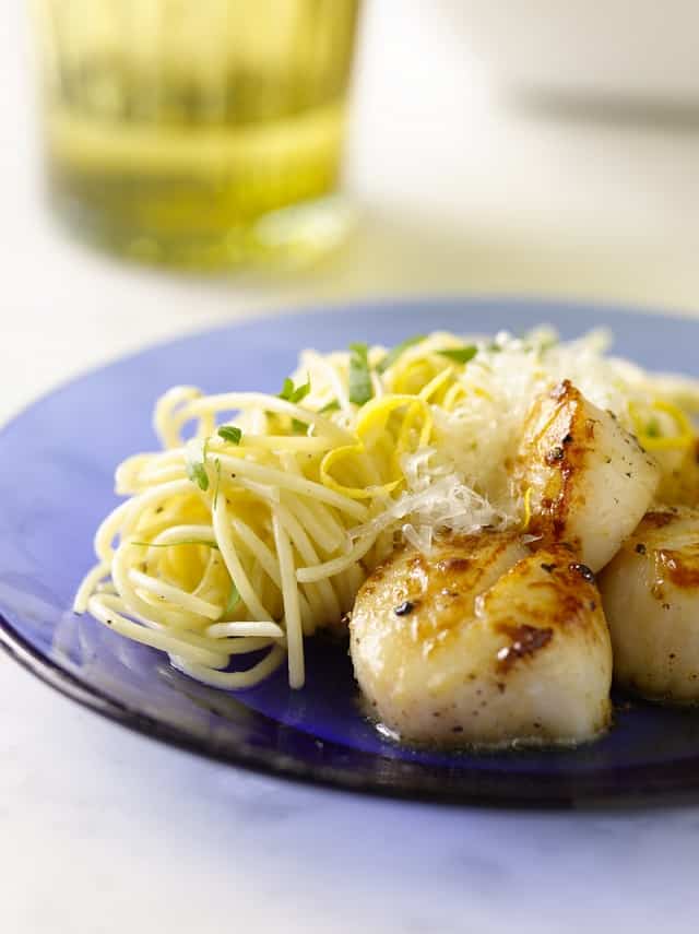 Pan-Seared Scallops with Lemon and Garlic Pasta | Share the Pasta
